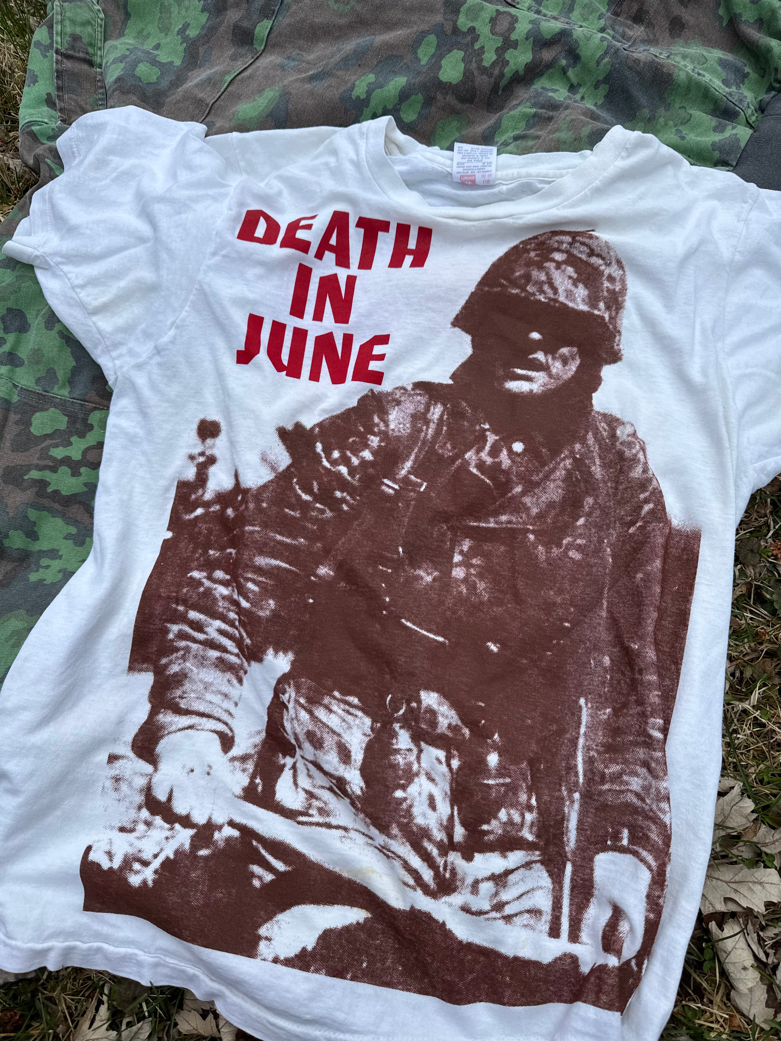DI6 T-Shirt Print on White Vintage